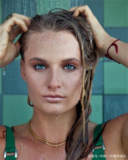 他正式宣布 他正式宣布