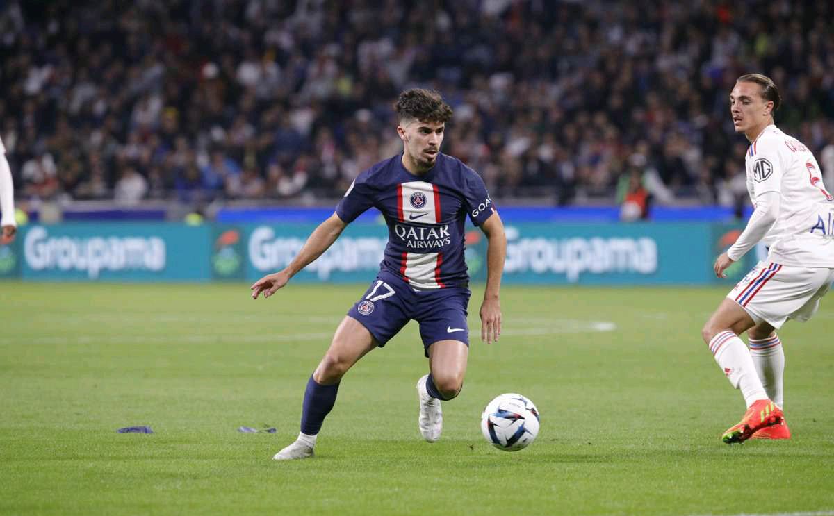 告别的泪水 告别的泪水